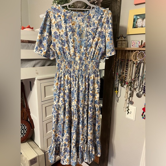 Medium Midi Boutique dress. Worn only a handful of times. - Picture 3 of 3